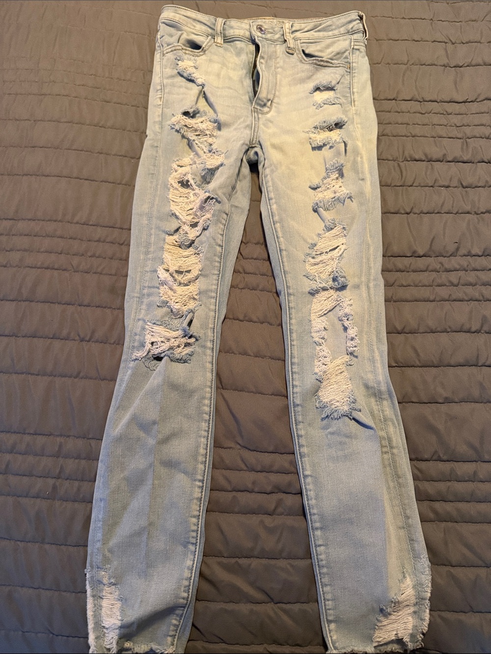 American Eagle Outfitters Light Blue Distressed Skinny Jeans